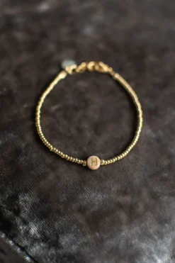 New Armband met beige letter | Goud DAMES Sieraden