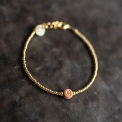 Outlet Armband met lichtbruine letter | Goud DAMES Sieraden