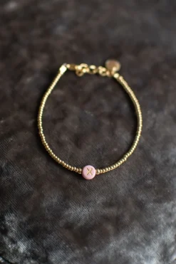 New Armband met roze letter | Goud DAMES Sieraden