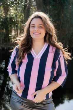 Hot Soccer Tee | Pink vs. Navy | DAMES Tops|Tops