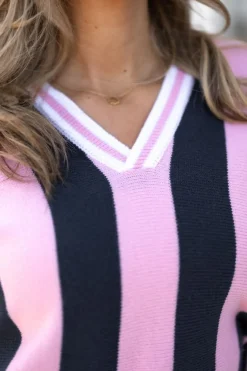 Hot Soccer Tee | Pink vs. Navy | DAMES Tops|Tops