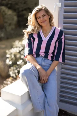 Hot Soccer Tee | Pink vs. Navy | DAMES Tops|Tops