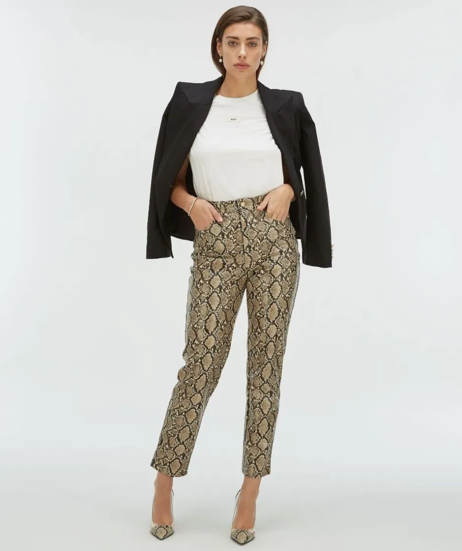 Hot Top Sue | Off-white | DAMES Basics|Tops